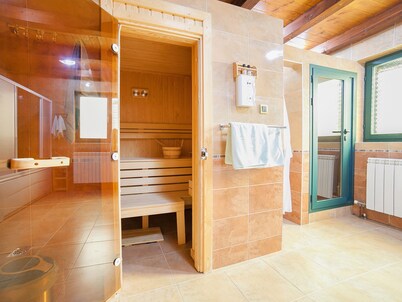 Hotel Gacka - Superior two bedroom cottage with balcony