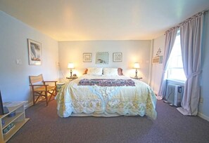 Superior Single Room, 1 King Bed | Free WiFi - The Hayden Creek Inn (Springfield Center)