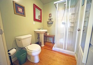 Bathroom - The Hayden Creek Inn (Springfield Center)