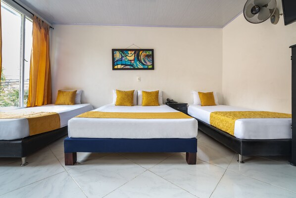 Standard Twin Room | Free WiFi, bed sheets - Hotel Midas (Medellín)