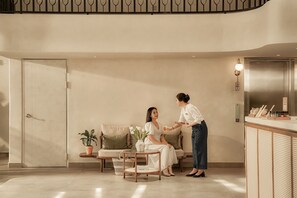 ฝ่ายต้อนรับ