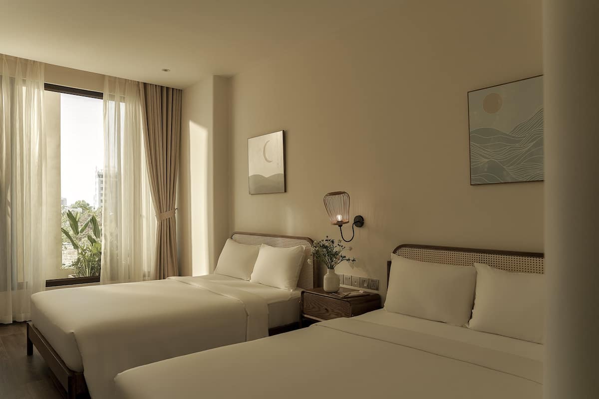 1 bedroom, down duvets, Select Comfort beds, desk