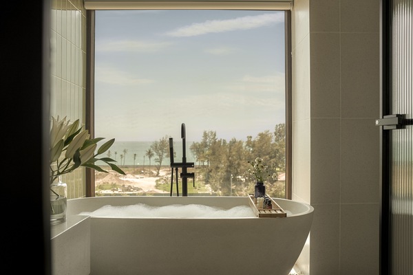 Suite | Bathroom | Separate tub and shower, bathrobes, slippers, towels