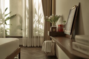Habitación Deluxe doble | Edredones de plumas, colchones Select Comfort, escritorio