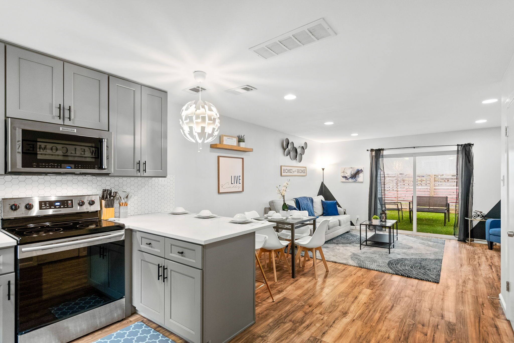 Cozy 2BD 1.5BA Townhome in Austin