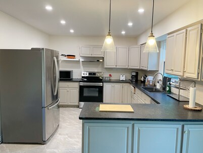 Lakeview Cottage with Private Swimming Pool