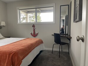 4 bedrooms, desk, free WiFi, bed sheets