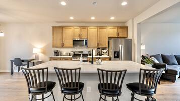 Family House | Private kitchen | Full-size fridge, microwave, oven, stovetop