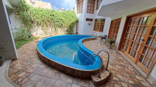 Hot Springs pool in historic Baños del Inca, 10 min. from Cajamarca, sleeps 12
