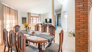 Dining - Hot Springs pool in historic Baños del Inca, 10 min. from Cajamarca, sleeps 6 (Cajamarca)