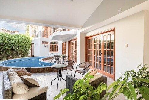 Hot Springs pool in historic Baños del Inca, 10 min. from Cajamarca, sleeps 6