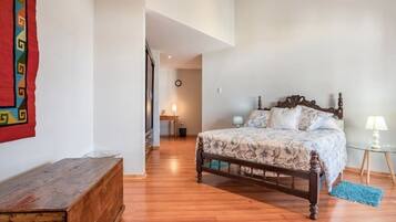 3 bedrooms, in-room safe, desk, iron/ironing board