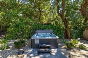 Tina de hidromasaje al aire libre