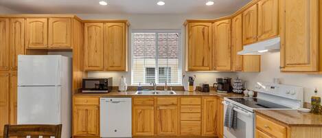 Frigorífic, microones, forn i placa de cuina