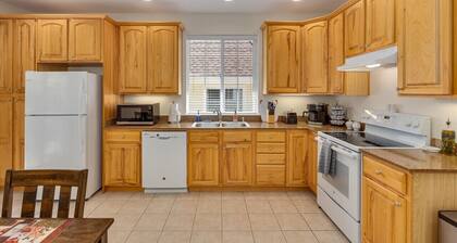 Glen Ellen Retreat #1 Hot Tub and King Beds