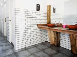 Shower, hydromassage showerhead, bidet - Mad Monkey Koh Rong (Koh Rong)