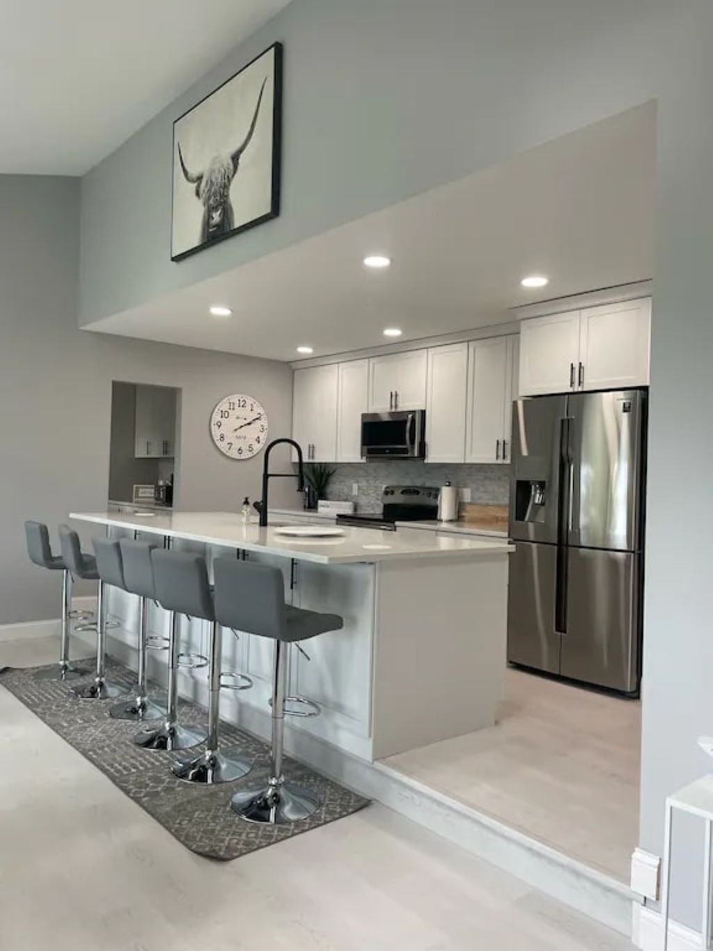 Gorgeous Level Lakefront Retreat