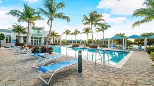 Outdoor pool, a heated pool - Discover Your Dream Getaway in West Palm Beach Today! (West Palm Beach)