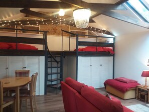 1 habitación, tabla de planchar con plancha, wifi y ropa de cama 