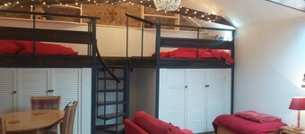 House - Sleeps 2, pet friendly & free parking