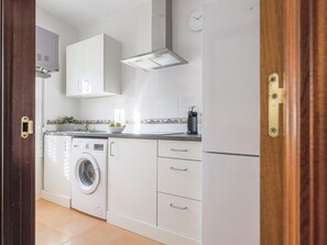 Refrigerador, microondas, horno y lavavajillas 