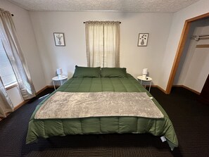 4 habitaciones, tabla de planchar con plancha, wifi y ropa de cama 