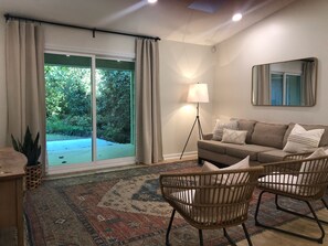 Living area - Your Oasis in the Heart of Columbus: Brookwood Townhome for Rent (Columbus)