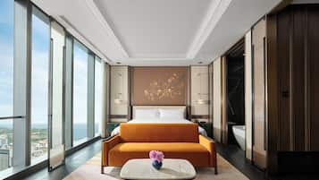 Ropa de cama de alta calidad, edredones de plumas, minibar y escritorio