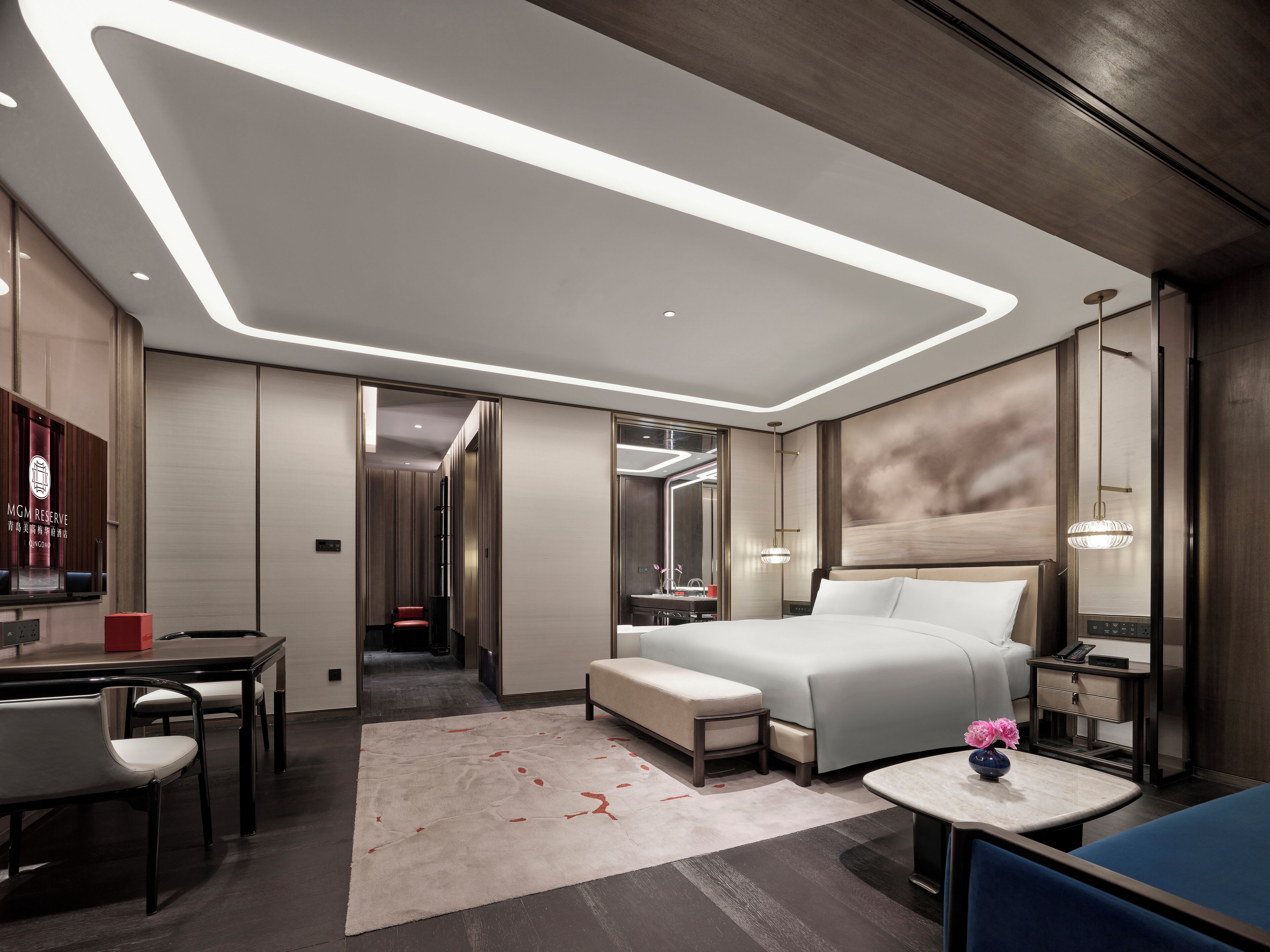 Ylelliset vuodevaatteet, untuvapeitot, minibaari