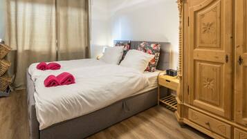 3 bedrooms, iron/ironing board, free WiFi, bed sheets