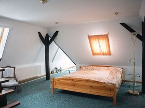 2 bedrooms, iron/ironing board, free WiFi, bed sheets