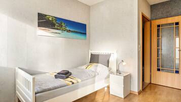 2 bedrooms, iron/ironing board, WiFi (free), bed sheets