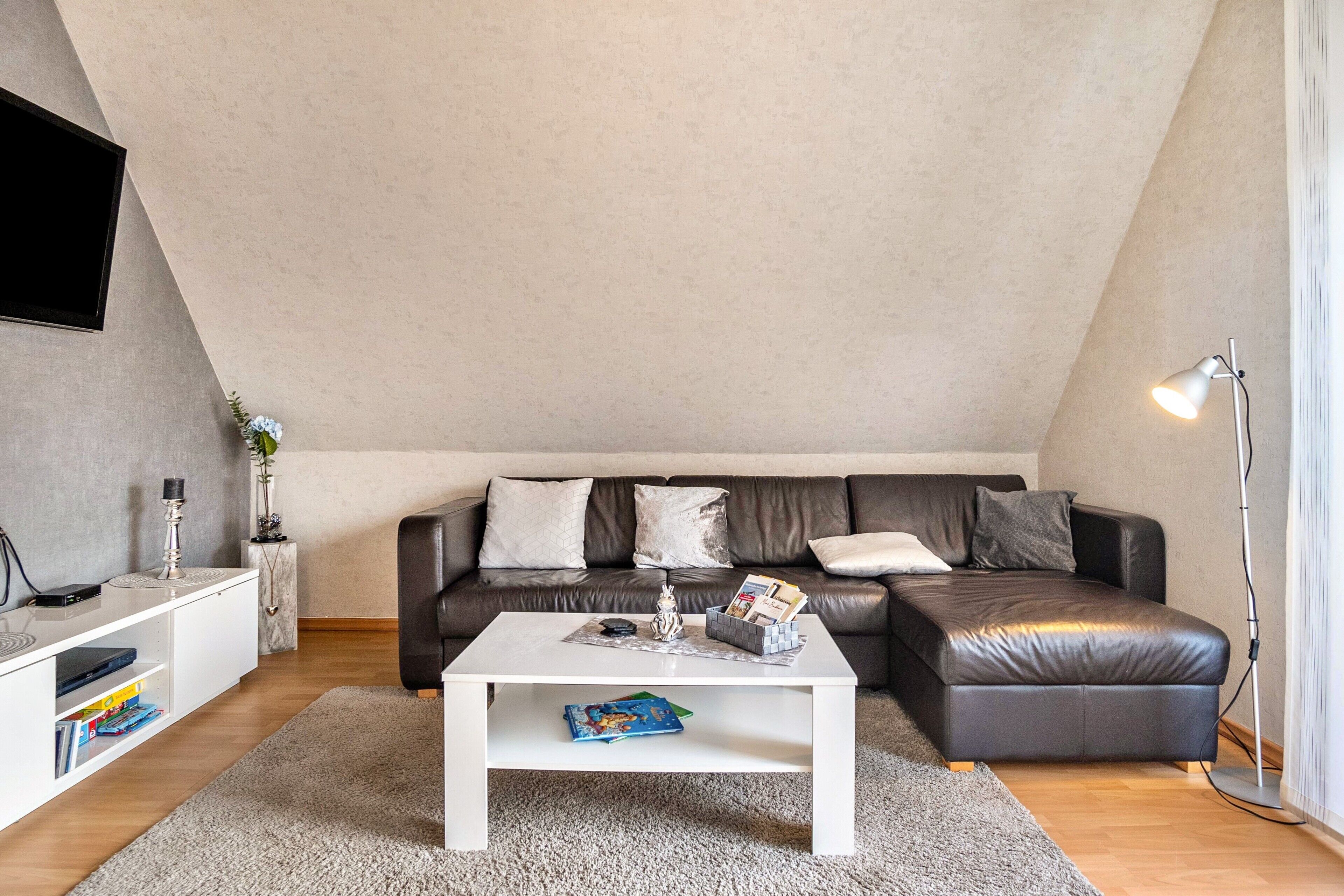 Een televisie, een dvd-speler en een stereo