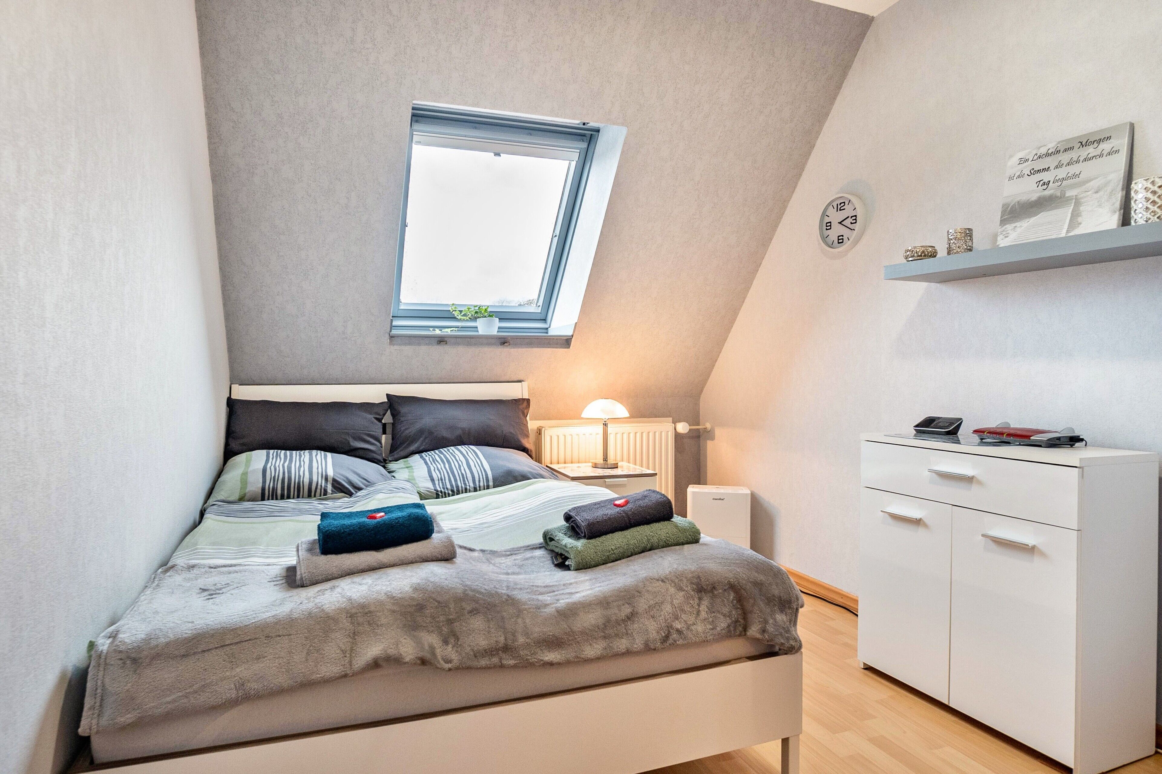 2 slaapkamers, een strijkplank/strijkijzer, gratis wifi, beddengoed