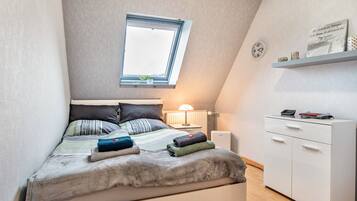 2 slaapkamers, een strijkplank/strijkijzer, gratis wifi, beddengoed