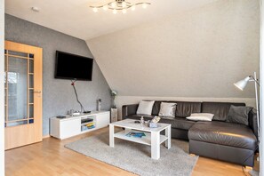 Tv, dvd-spelare och en stereo
