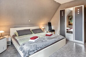 2 slaapkamers, een strijkplank/strijkijzer, gratis wifi, beddengoed