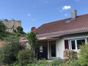 Exterior - "Bibernest" Vacation Home with a Private Terrace, Shared Garden, and Wi-Fi (Münsingen)