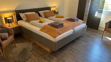 2 bedrooms, iron/ironing board, WiFi (free), bed sheets