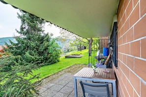 Outdoor dining - Apartment "Müller" with Mountain View, Garden & Wi-Fi (Bad Herrenalb)