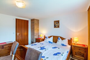 1 bedroom, iron/ironing board, free WiFi, bed sheets - Apartment "Müller" with Mountain View, Garden & Wi-Fi (Bad Herrenalb)