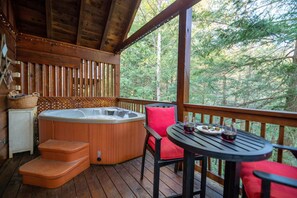 Outdoor dining - Cozy Gatlinburg Cabin • King Bed • Pool • Private Hot Tub • Grill (Gatlinburg)