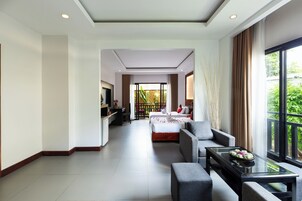 Deluxe Twin Room | Premium bedding, minibar, in-room safe, individually decorated