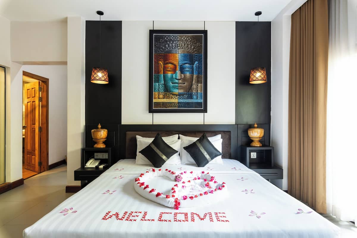 Deluxe Double Room | Premium bedding, minibar, in-room safe, individually decorated