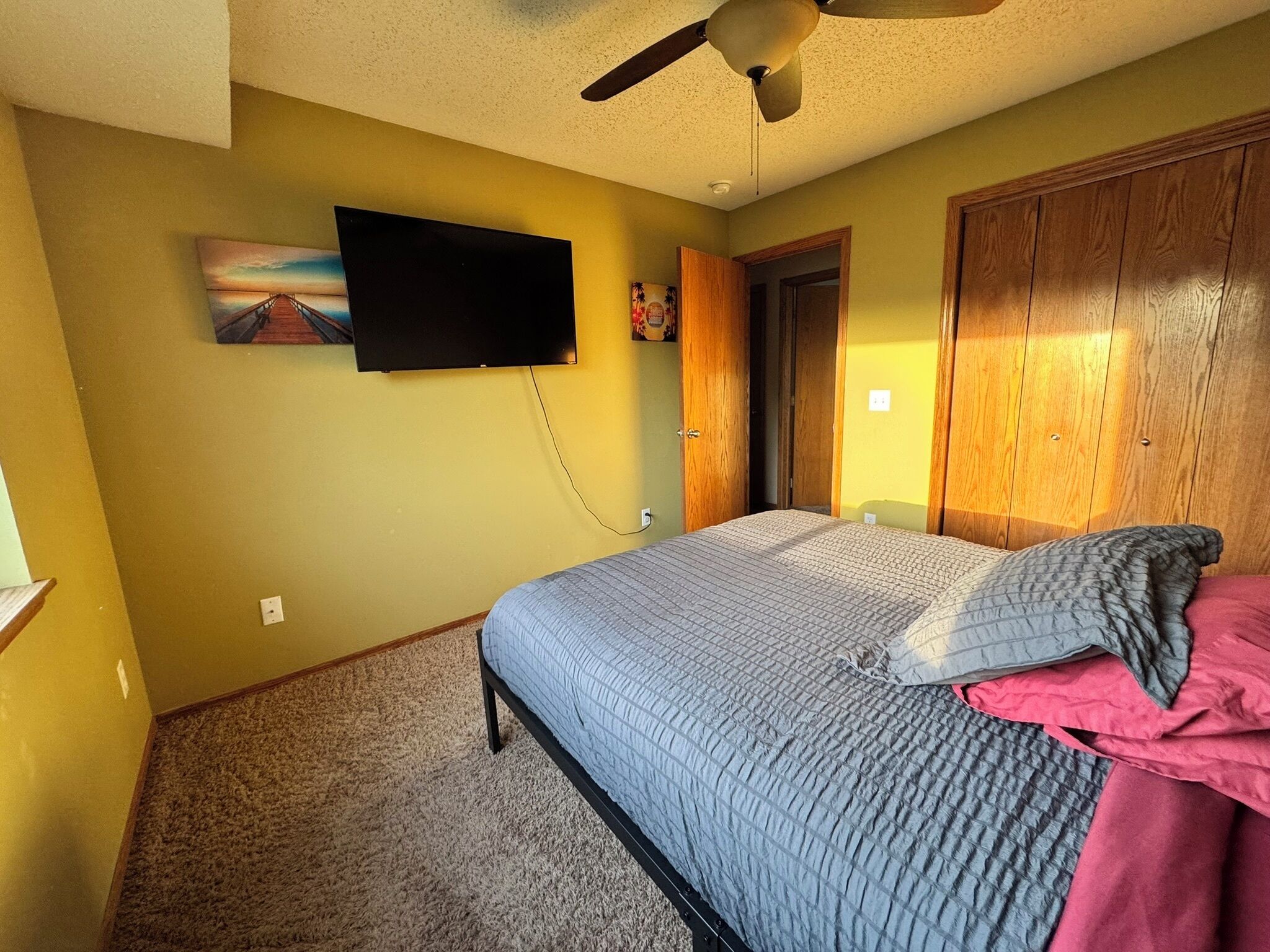 3 bedrooms, in-room safe, iron/ironing board, free WiFi