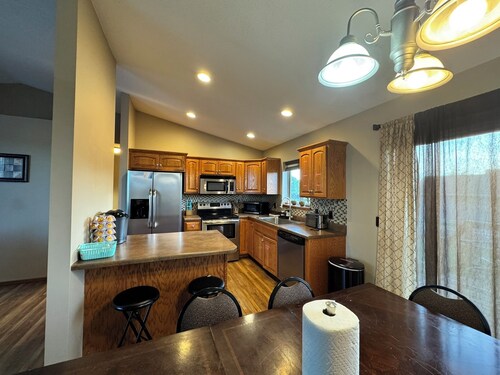 3Bed 2Bath Full Kitchen Family Neighborhood