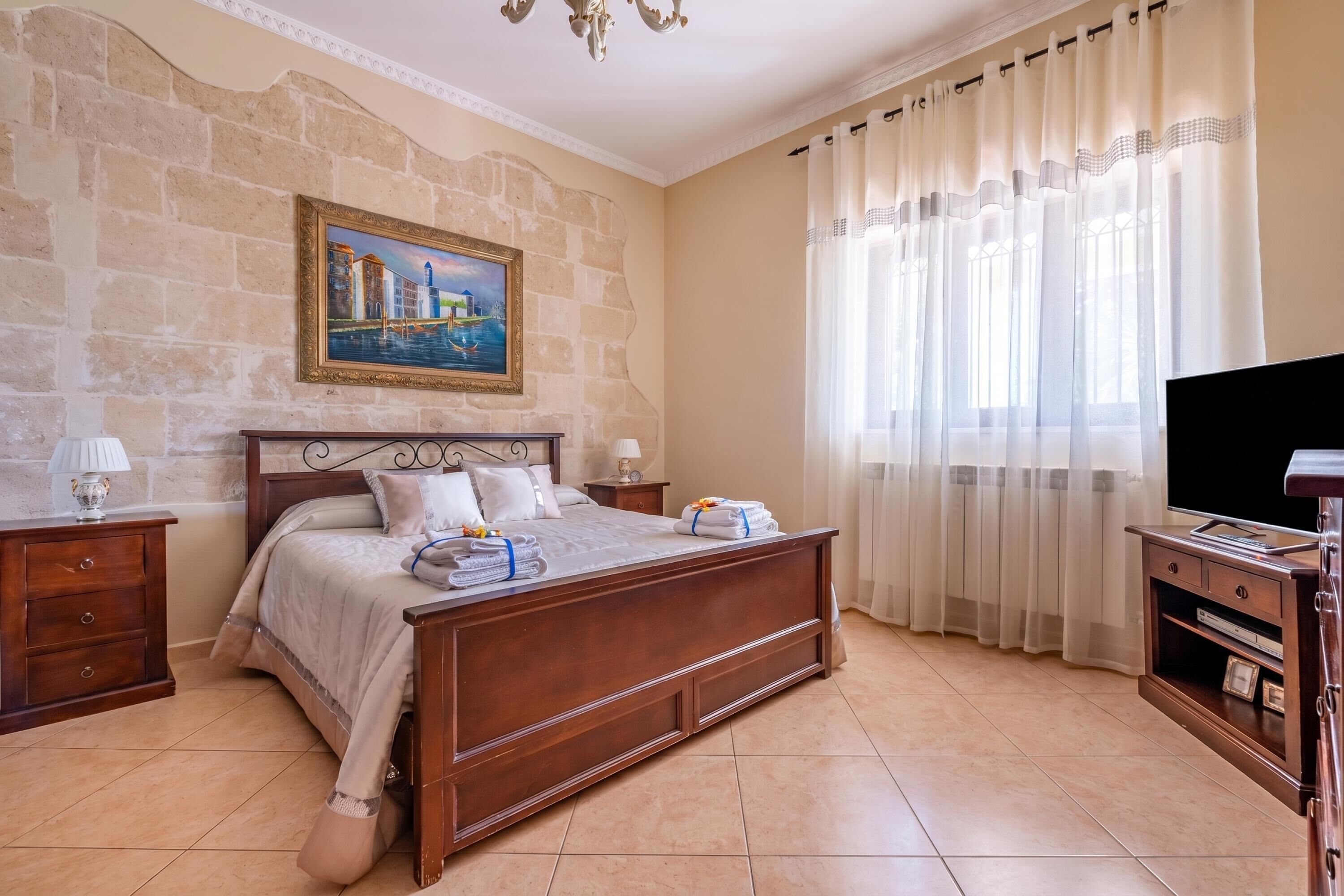 2 bedrooms, desk, free WiFi, bed sheets