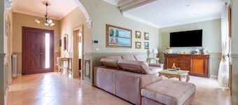 Villa Simone Vacation Villa With Garden, Sava, Italy