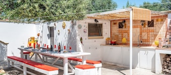 Villa Simone Vacation Villa With Garden, Sava, Italy