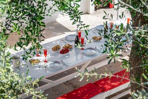 Outdoor dining - Villa Simone Vacation Villa With Garden, Sava, Italy (Sava)